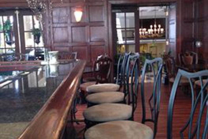 Lounge 12 of 18