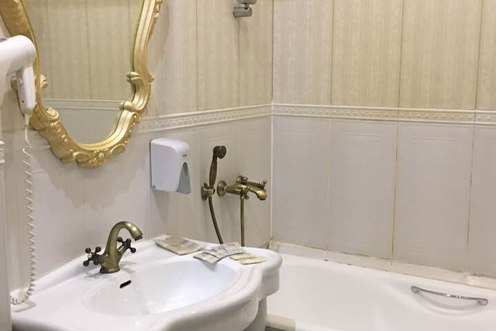 Room 5 of 26