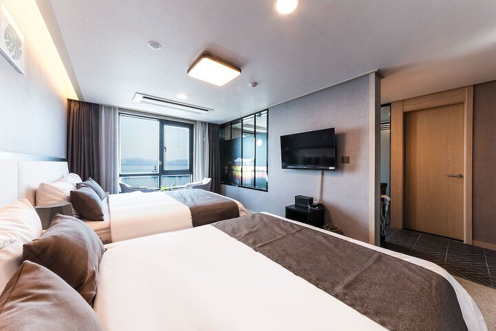 Room 8 of 62