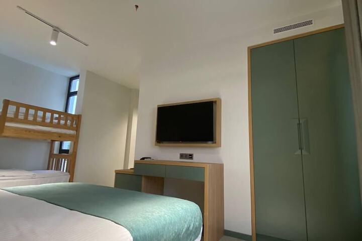 Room 15 of 62