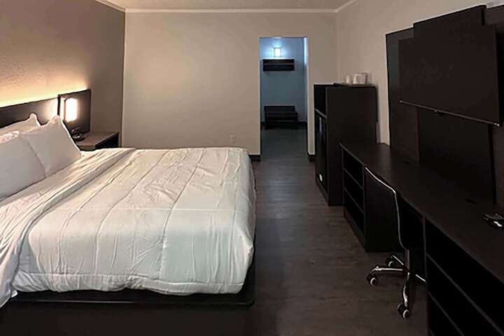 Room 17 of 38