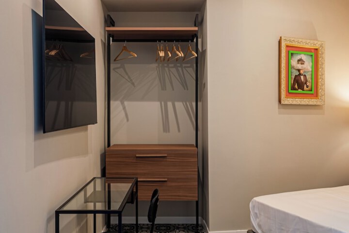 Room 2 of 31