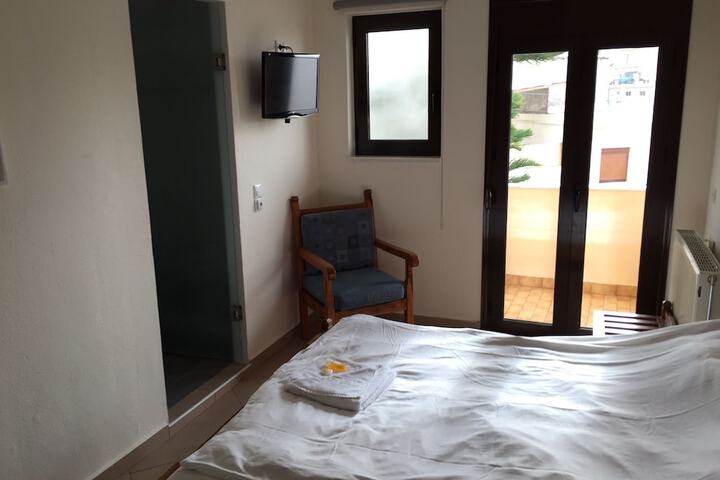 Room 8 of 78