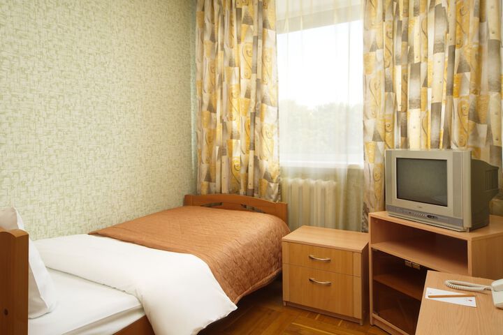 Room 10 of 42