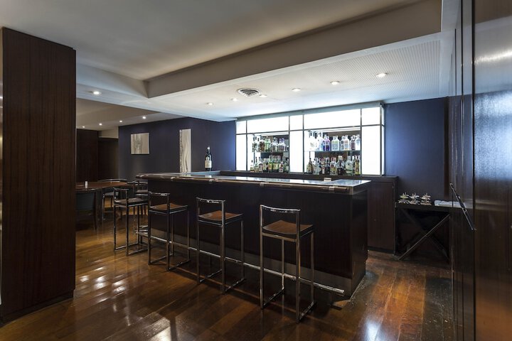Lounge 64 of 81