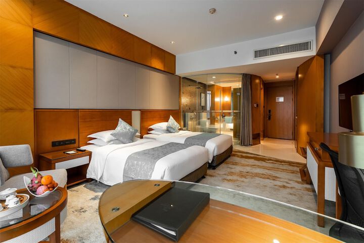 Room 3 of 82