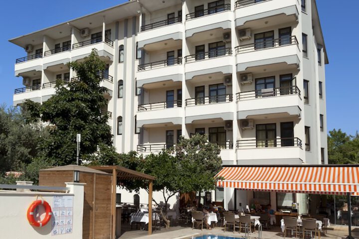 Hotel Pool