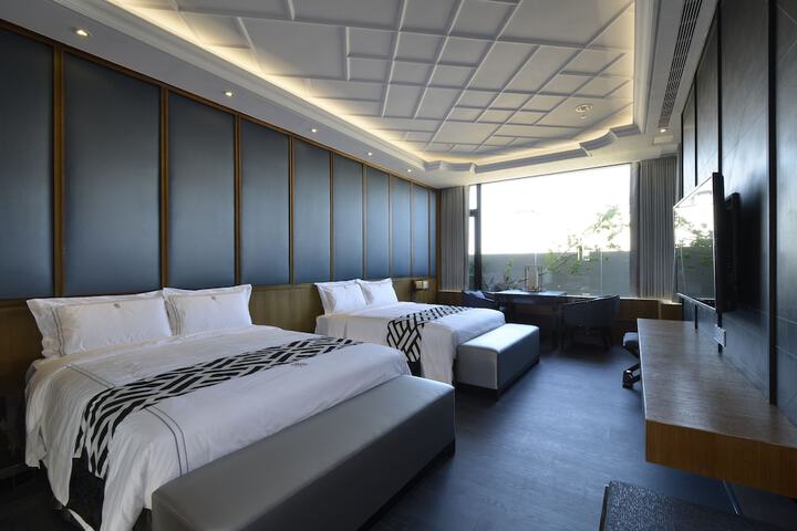 Room 2 of 42