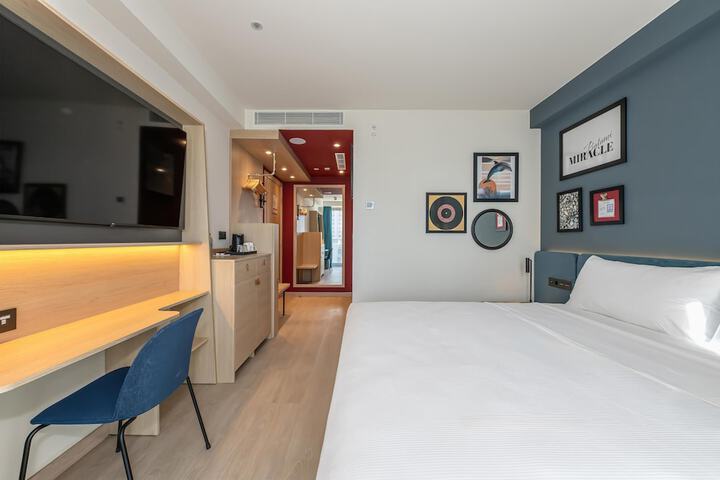 Room 15 of 54