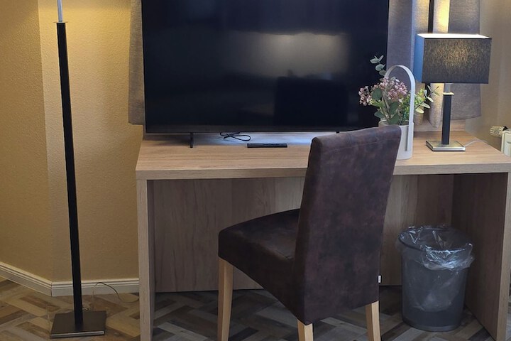 Room 18 of 46