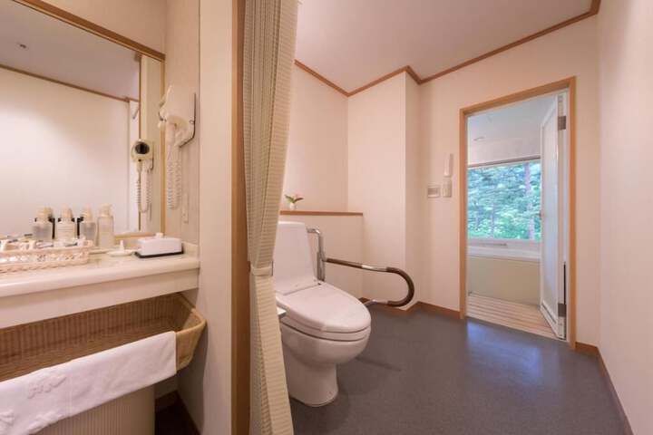 Room 7 of 27