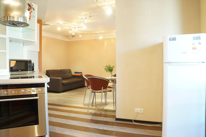 Room 9 of 18