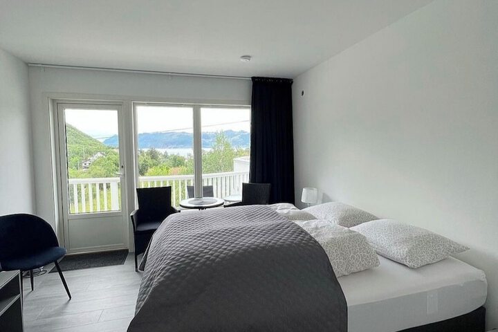 Room 3 of 49