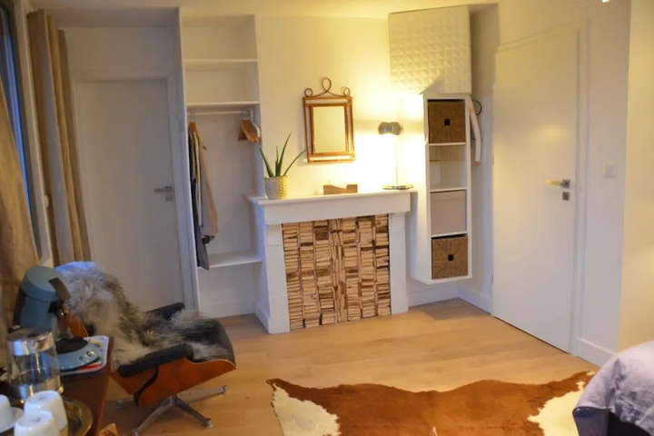 Room 4 of 16