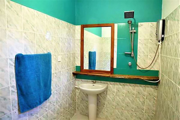 Room 8 of 28