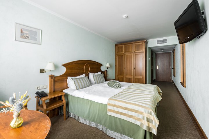 Room 17 of 75