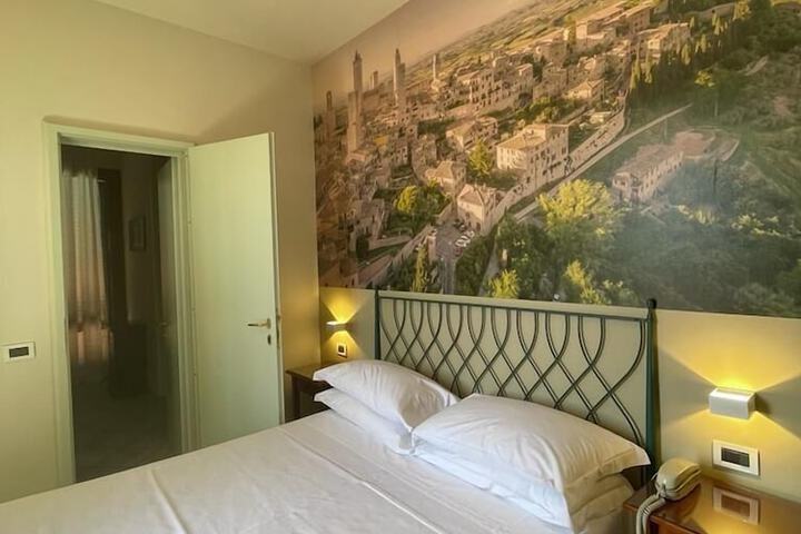 Room 9 of 53
