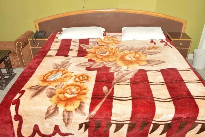 Room 5 of 10