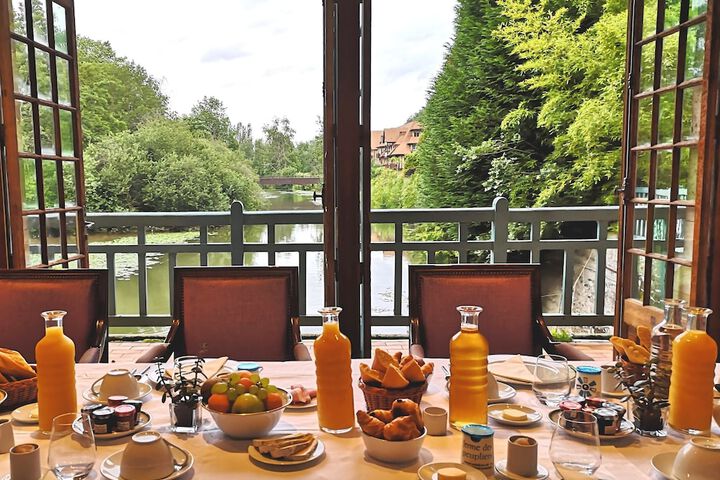 Breakfast/Coffee Service 72 of 98