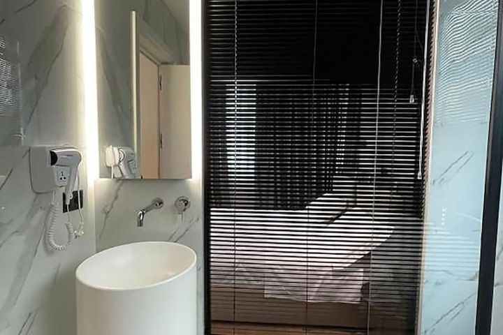 Room 39 of 59