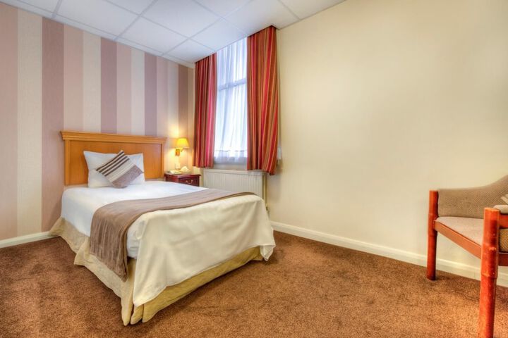 Room 9 of 49