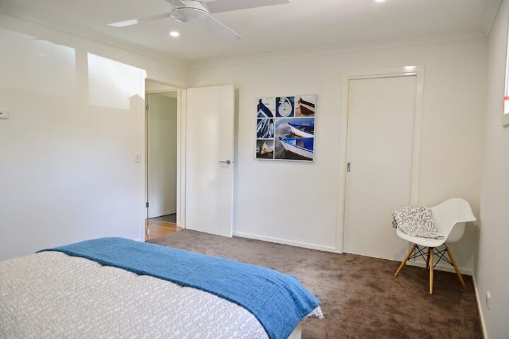 Room 5 of 18