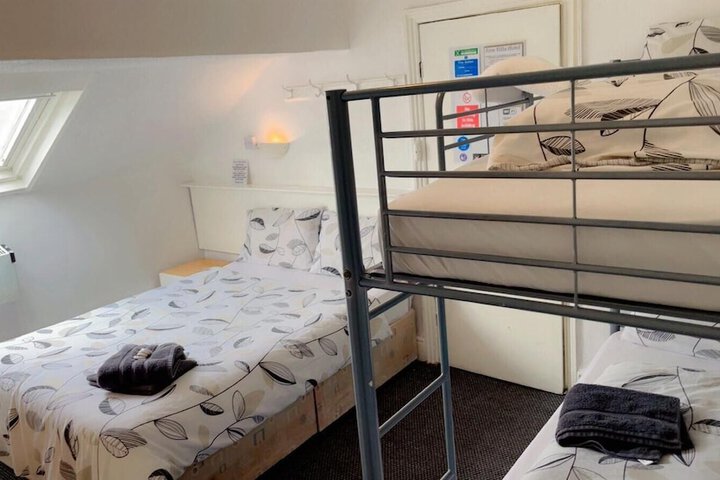Room 53 of 143