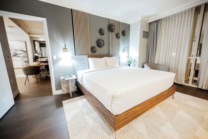 Room 65 of 438