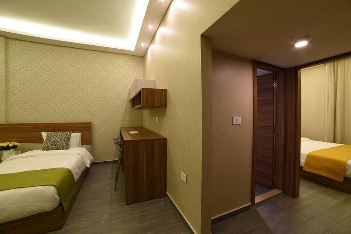 Room 10 of 26
