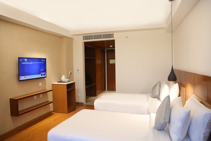 Room 7 of 150