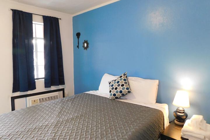 Room 8 of 27