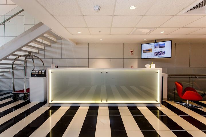 Entrance & Lobby
