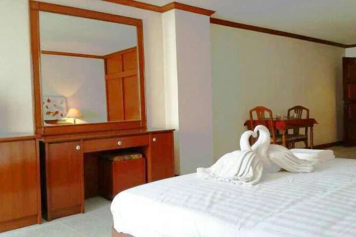 Room 4 of 37