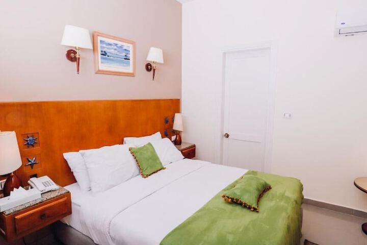 Room 9 of 34