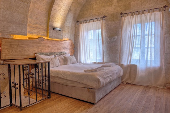 Room 5 of 69