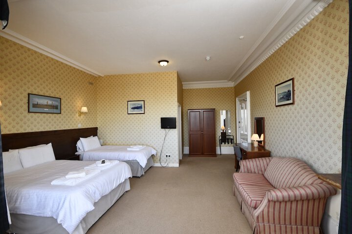 Room 33 of 132