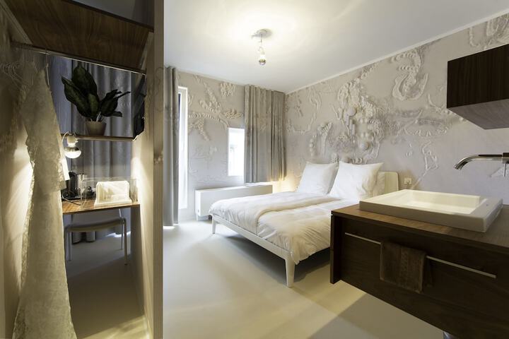Room 16 of 51