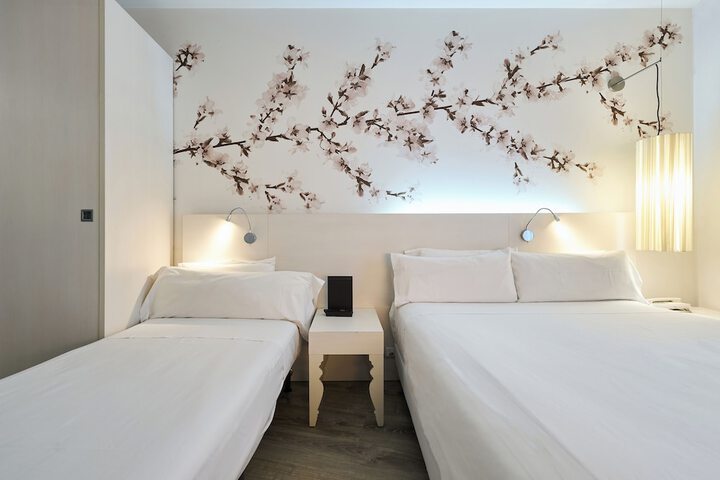 Room 12 of 32