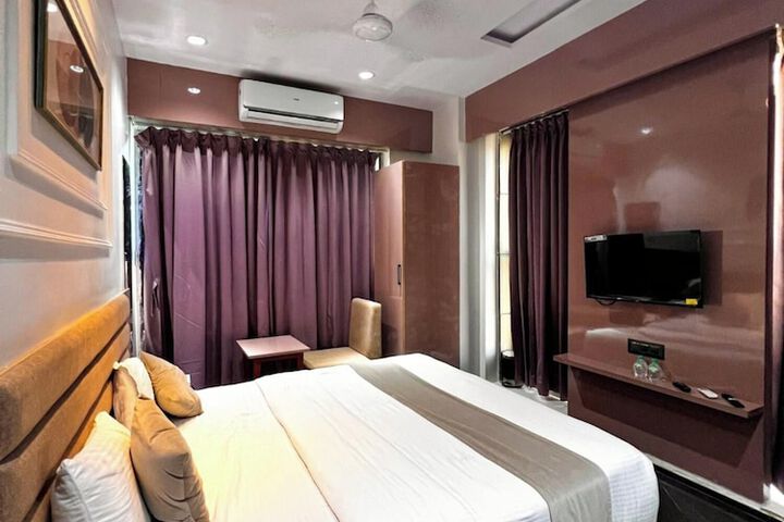 Room 7 of 14