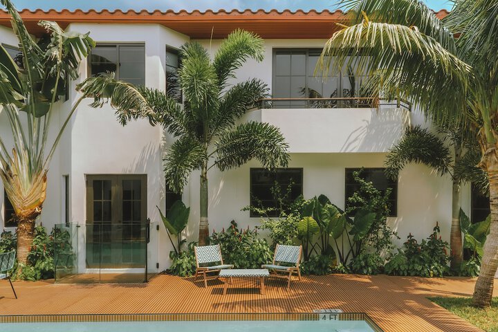 Hotel Exterior 46 of 47