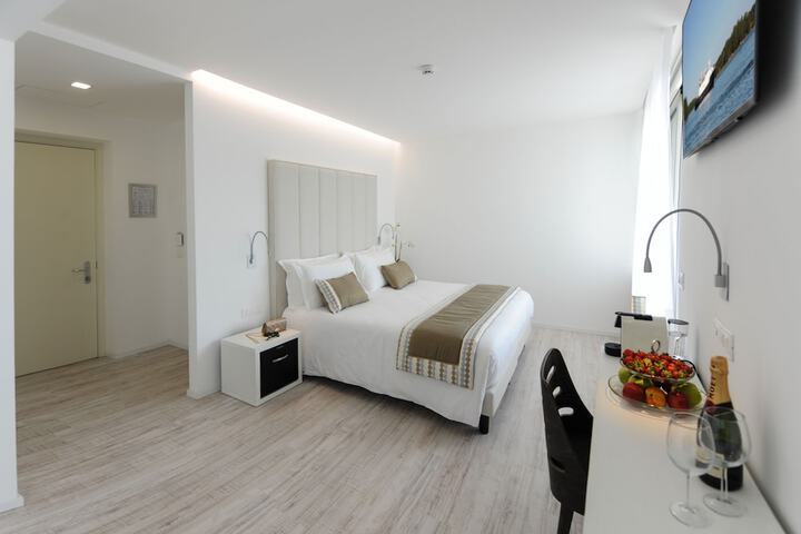 Room 32 of 71