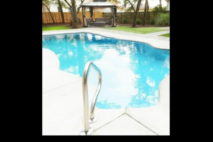 Pool 10 of 13
