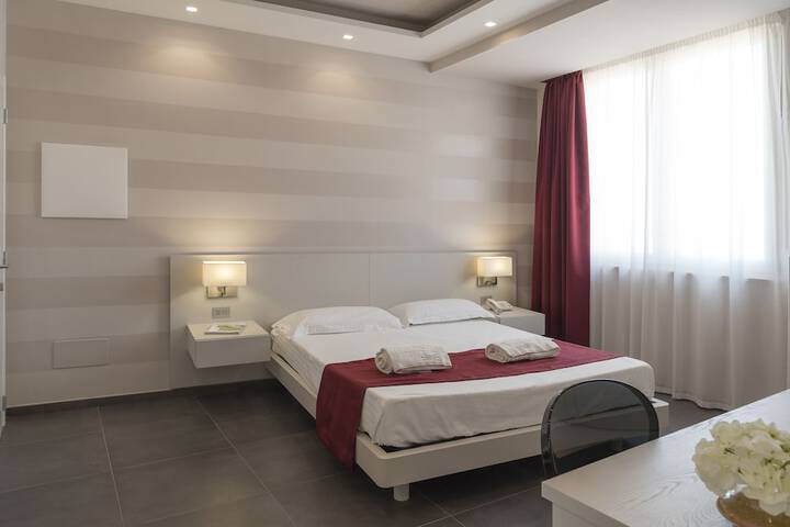 Room 9 of 90