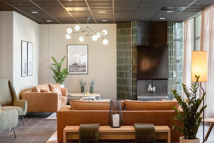 Hotel Lobby