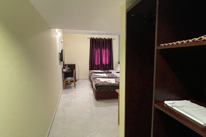 Room 34 of 103