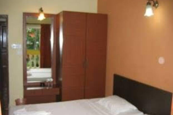 Room 5 of 7