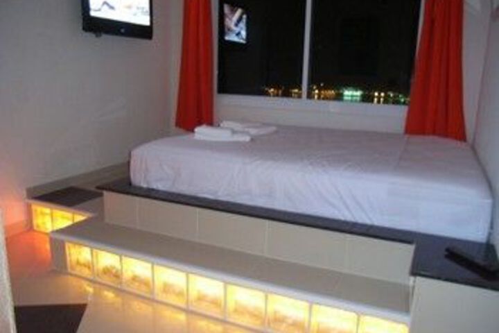 Room 5 of 27