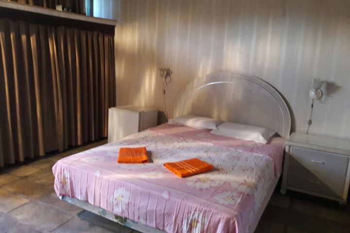 Room 10 of 26