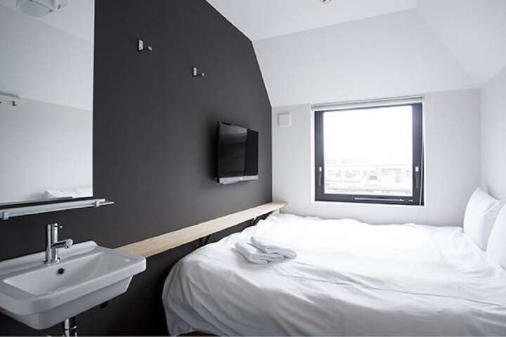 Room 11 of 42