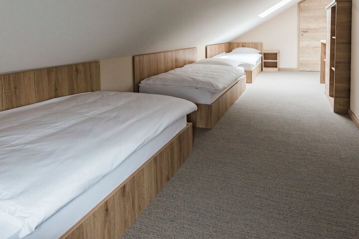 Room 7 of 25